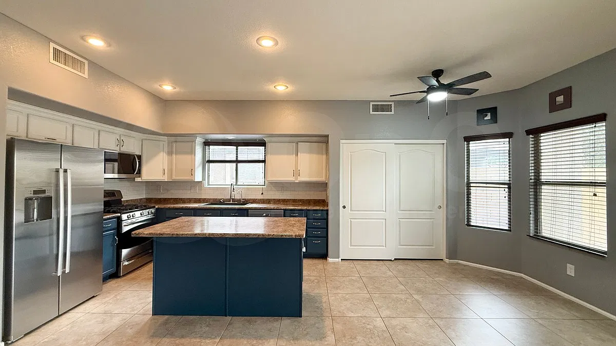 4 bed, 2.5 bath, 2257 sqft, $2,750 — Photo 3