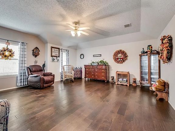 5th image of 2831 Deer Ridge Dr