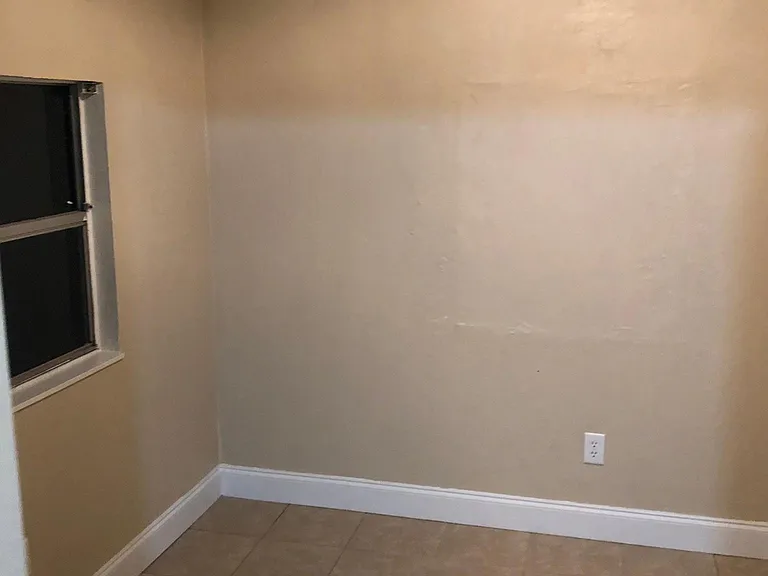 202 John Ave N — Photo 5