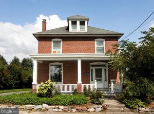 21 Church St, Lititz, PA 17543