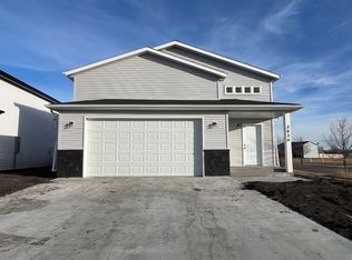 3836 33rd St S, Moorhead, MN 56560