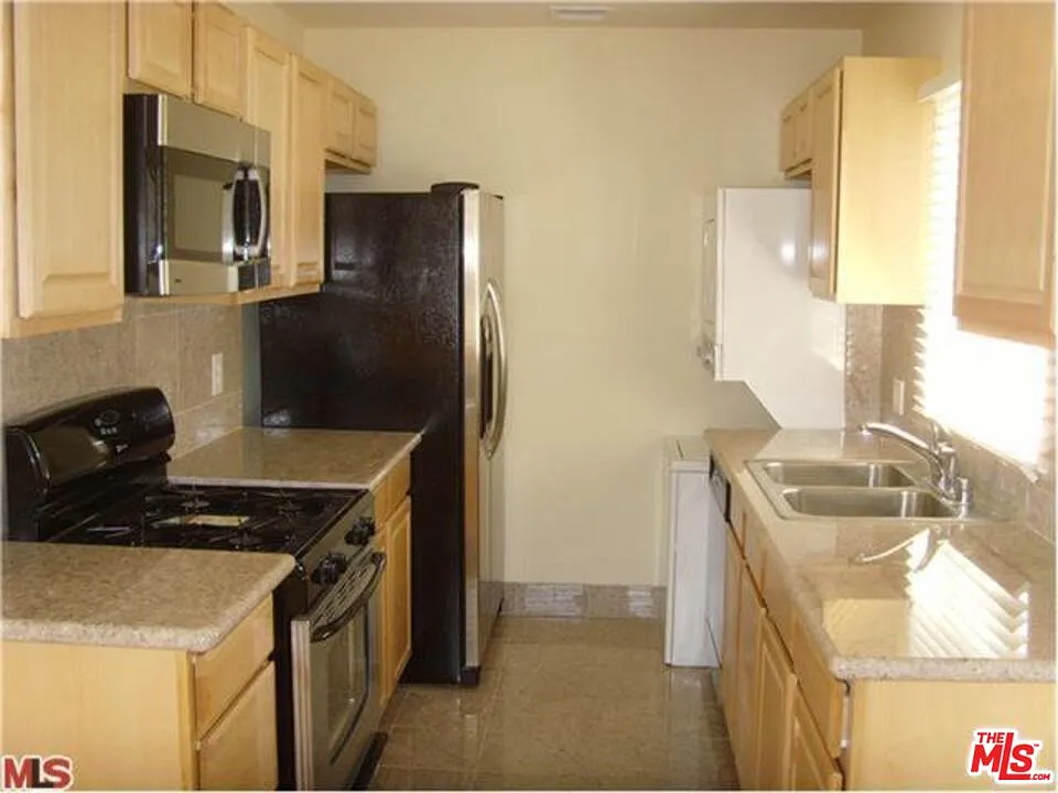 2 bed, $3,400 — Photo 4