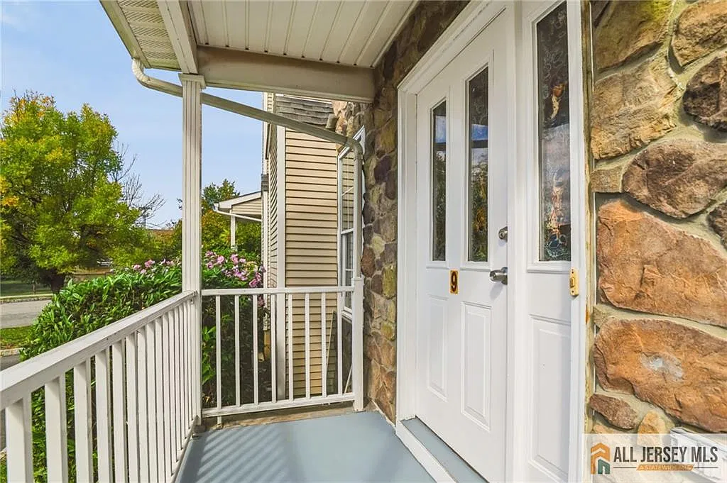 3 bed, 2.5 bath, 1696 sqft, $3,250 — Photo 4