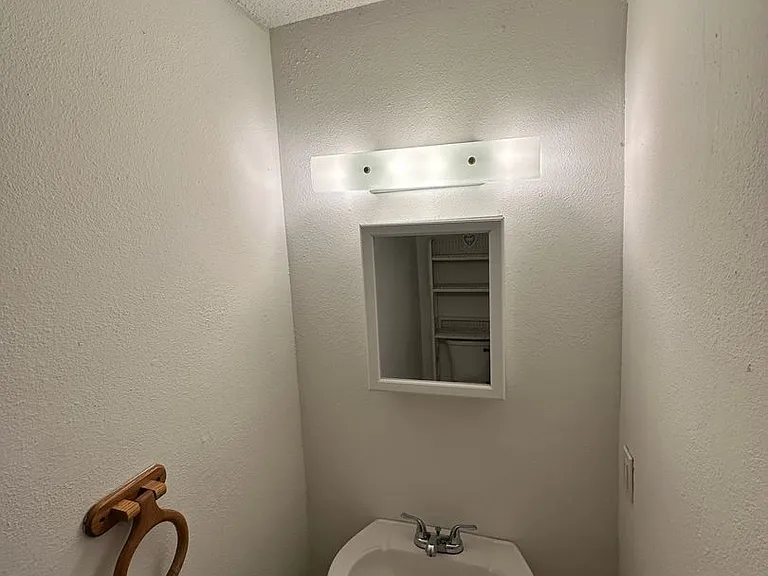 69 Village Dr — Photo 4