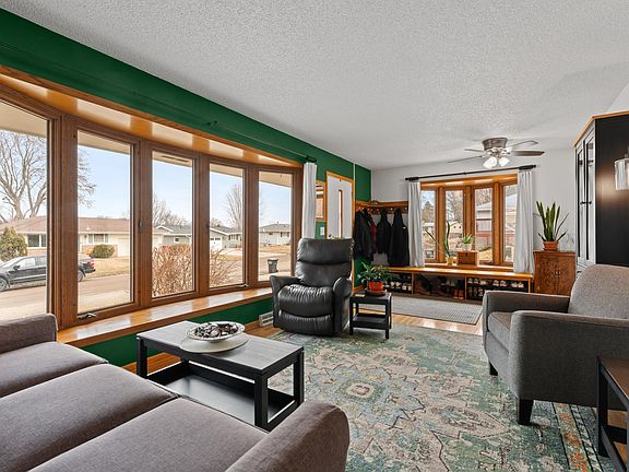 4th image of 932 24th St NW