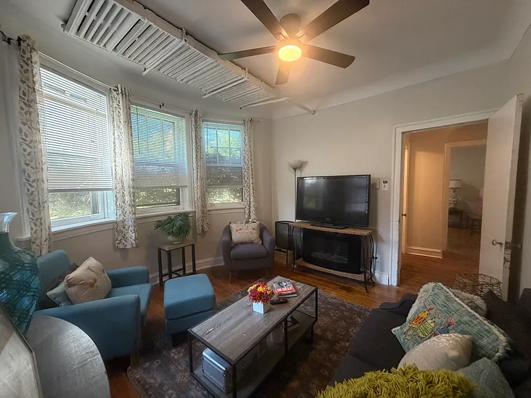 2423 W Lunt Ave #1 — Photo 16