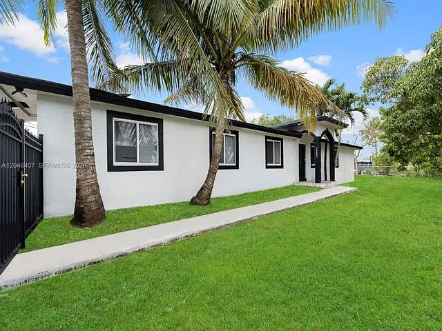 26650 SW 138th Ct — Photo 1