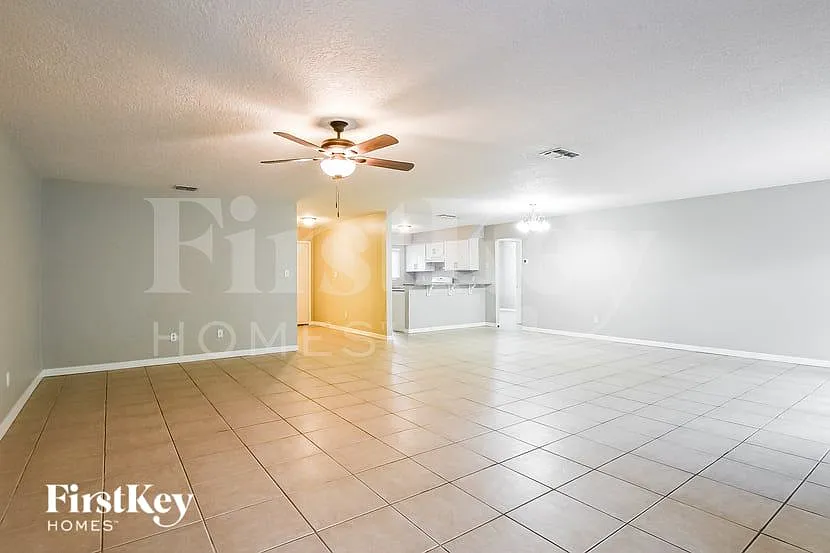 3 bed, 2.0 bath, 1873 sqft, $2,635 — Photo 2