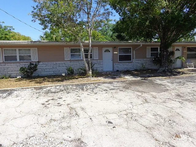 11114-11116 Taft Dr — Photo 2