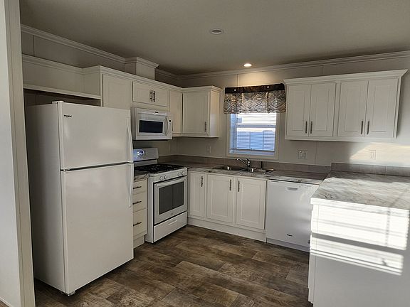 2nd image of 5425 Valley Dr Trailer 34