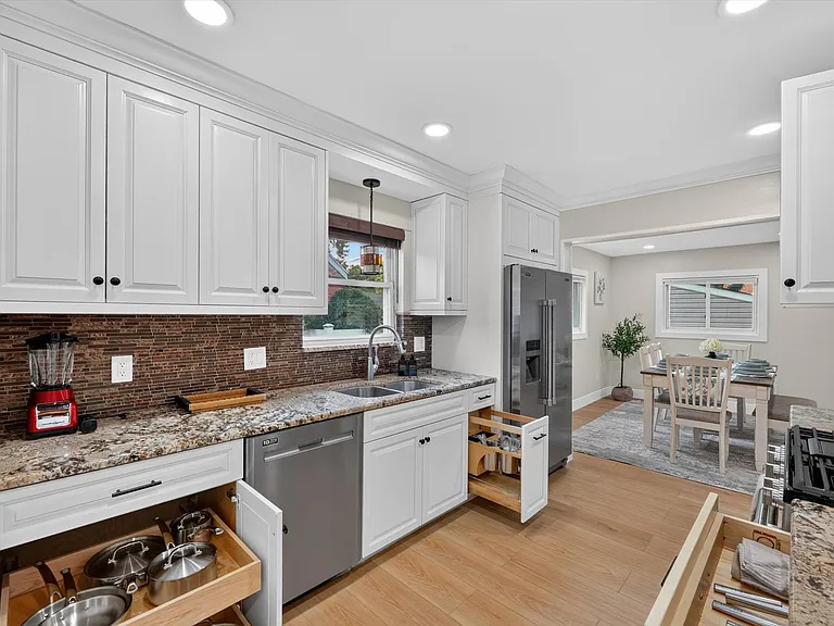 2115 E Hudson Ave — Photo 34