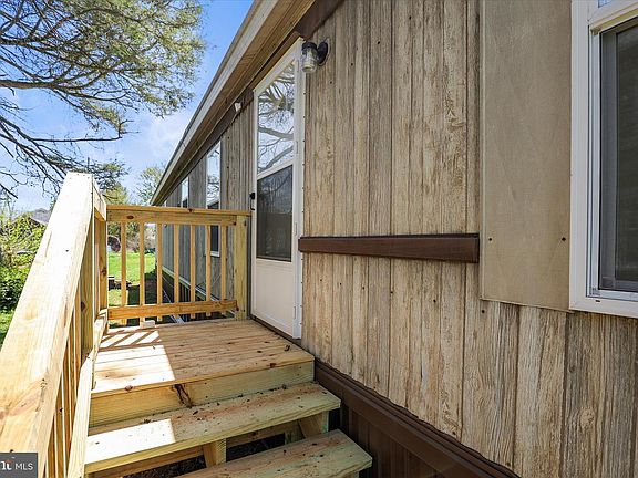 4th image of 1104 W Elm Ave