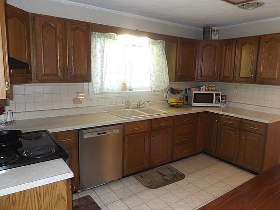 3rd image of 1105 Childress St