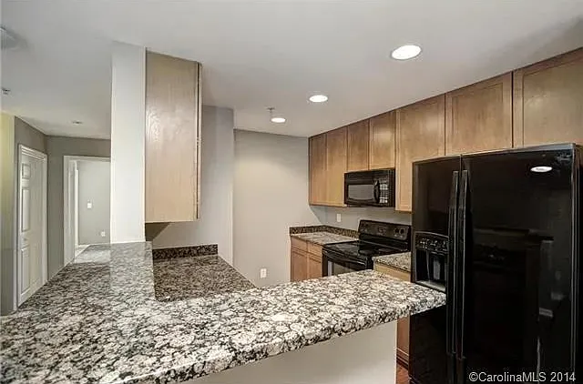 2 bed, 1070 sqft, $1,700 — Photo 3