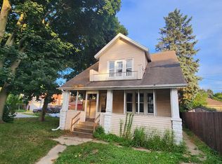 63 Riverside Dr, Racine, WI 53404