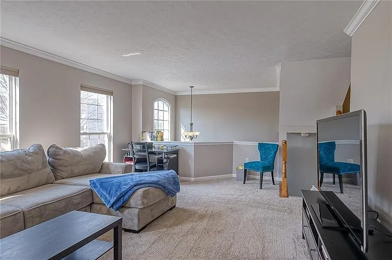 3 bed, 2.5 bath, 1652 sqft, $2,600 — Photo 4