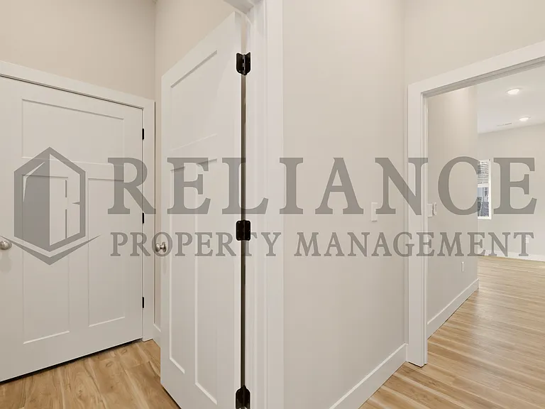 525 E Elmwood St — Photo 20