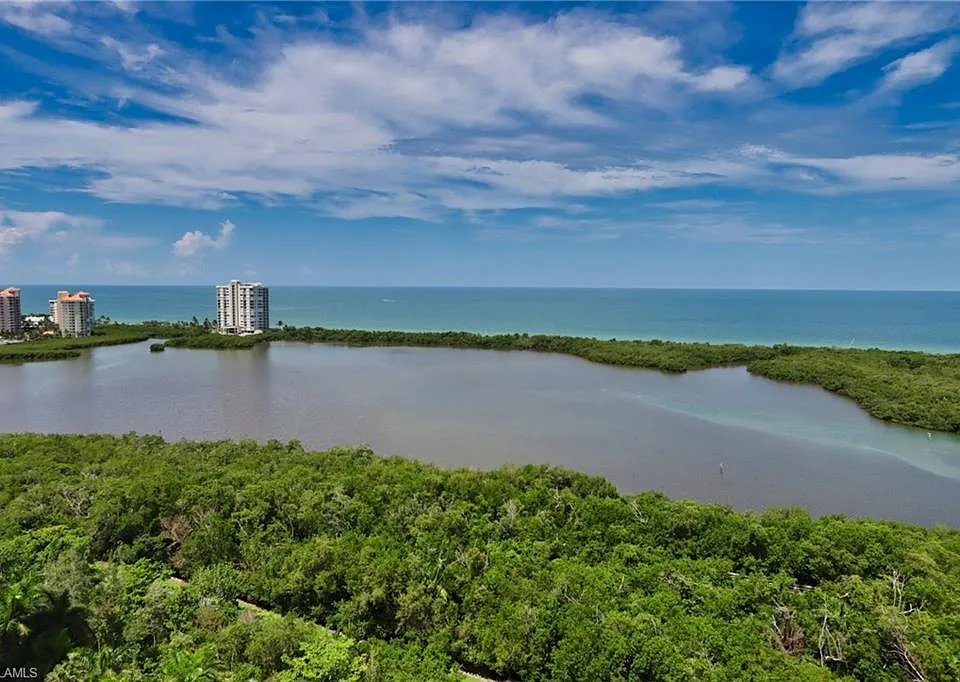 5550 Heron Point Dr #2004