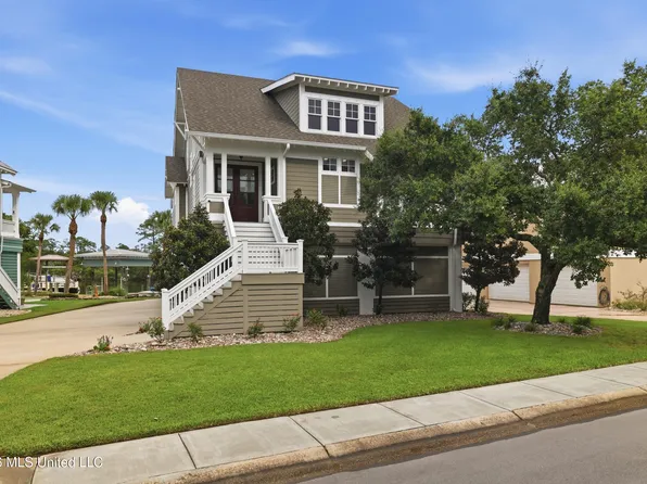 68 Bayou Cir, Gulfport, MS 39507