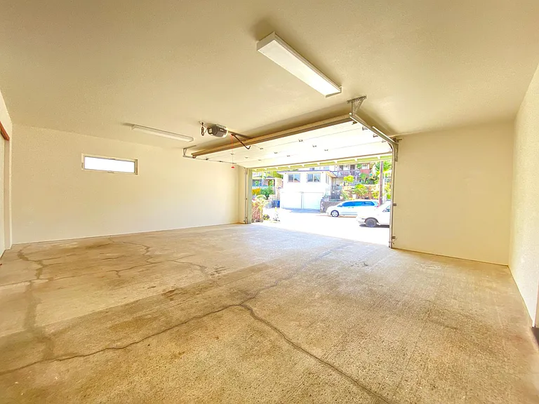 1136 Makaala St — Photo 11