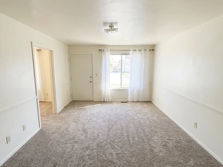 435 W 10th St #7 — Photo 3