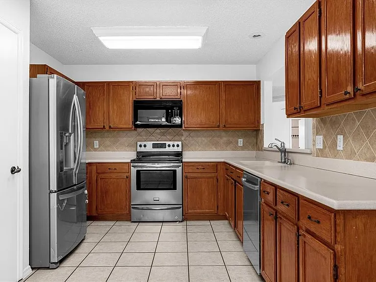 601 Tomlinson Ter — Photo 12