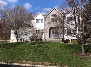 11 Walnut Ct, New City, NY 10956