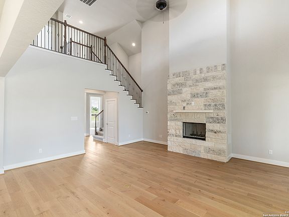 4th image of 5023 Estates Oak Way