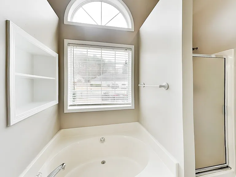 2490 Insdale Trce NW — Photo 11