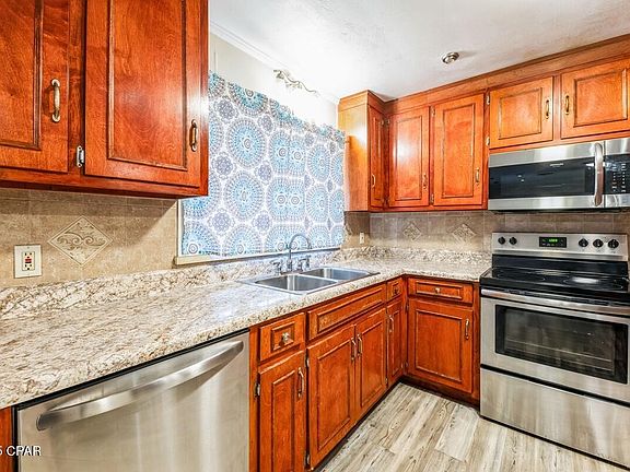 5th image of 830 S Adams St