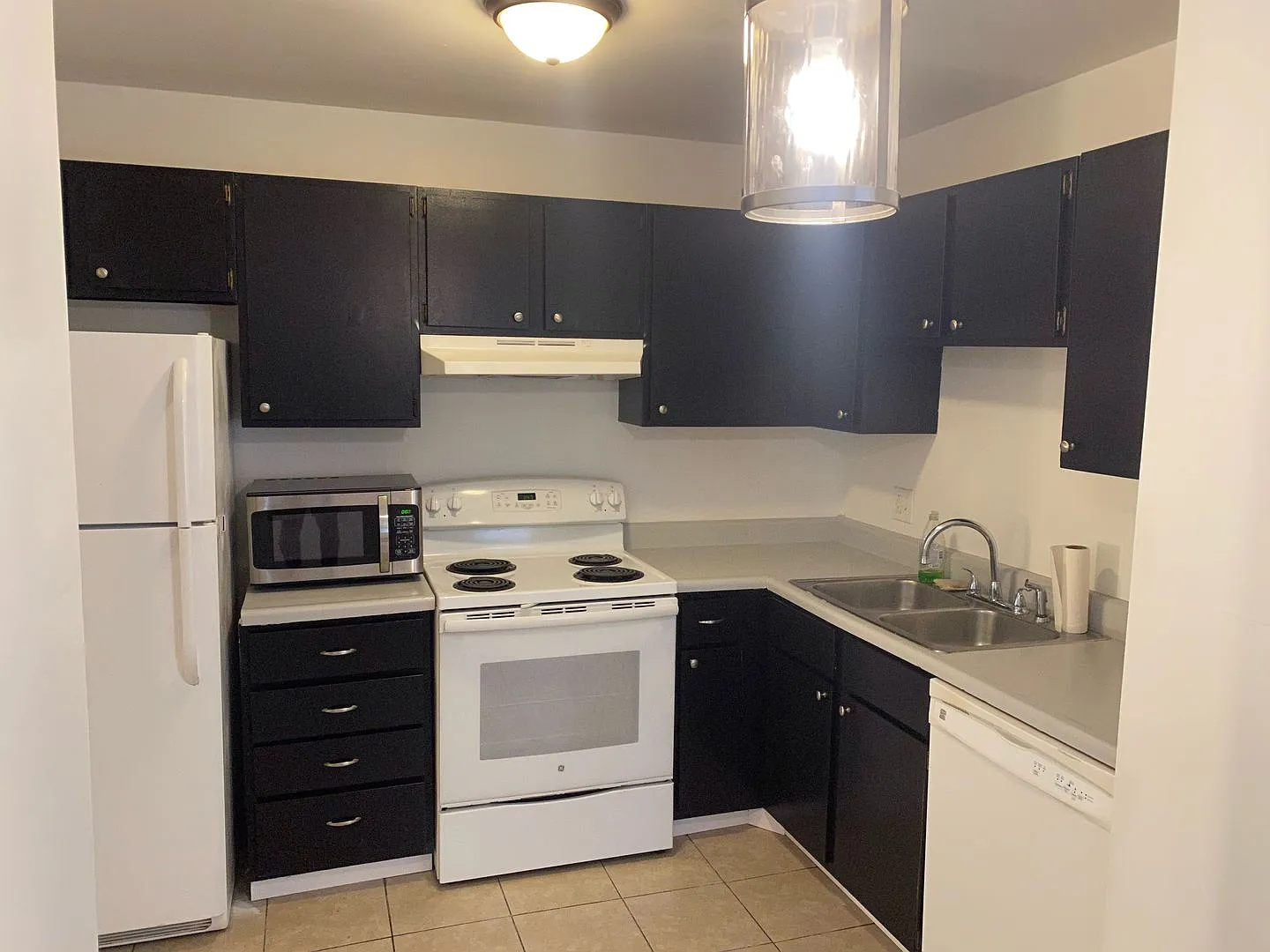 2 Master Bedrooms! — Photo 2