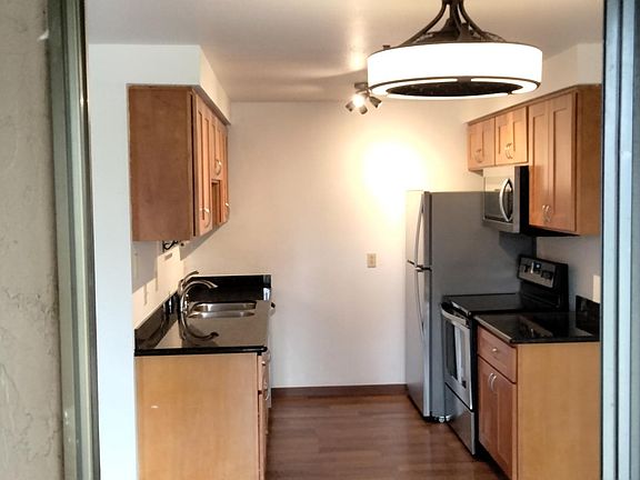 5th image of 3424 Lombard Ave APT 3