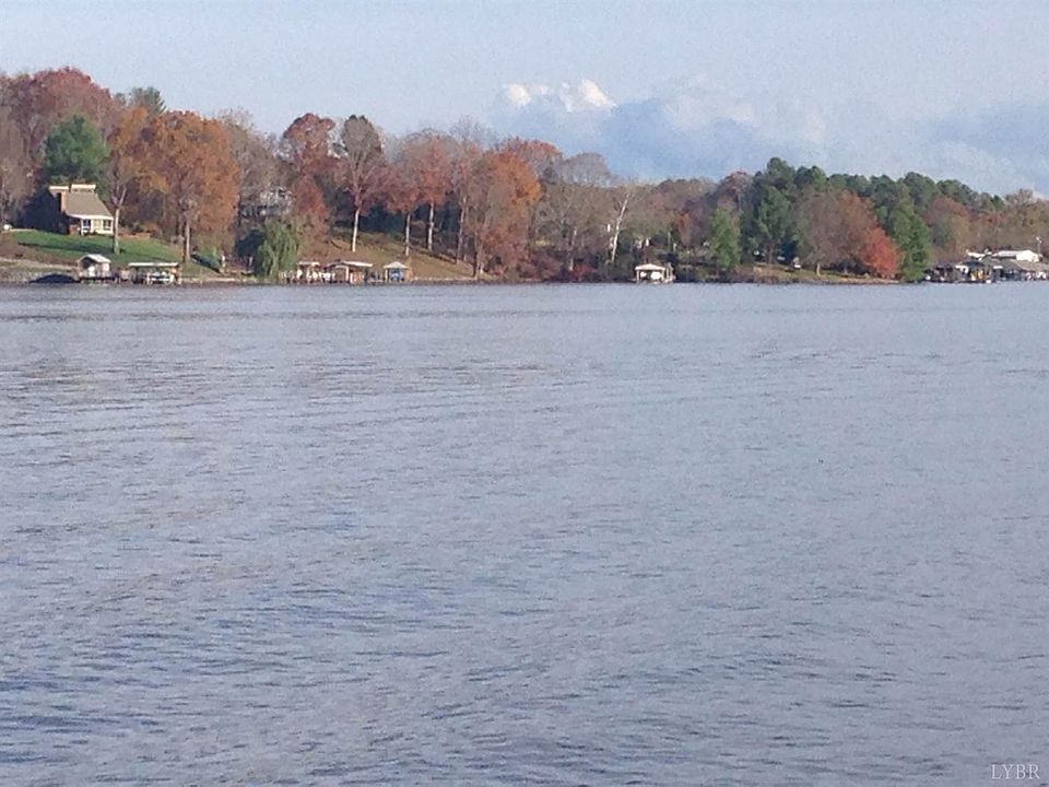 1st image of 22 Lakemount Cir