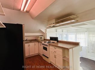 60 Long Branch Ave #2, Toronto, ON M8W3J2