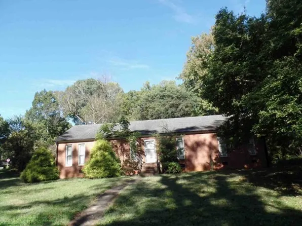 11 Mayflower Ln, Lexington, NC 27295