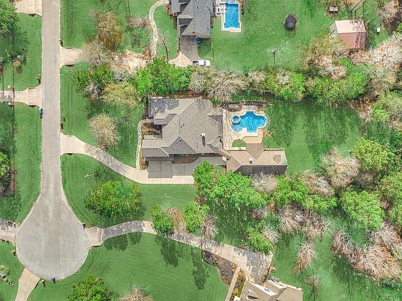3rd image of 15408 Queen Elizabeth Ct