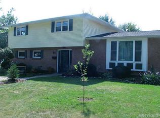 271 Robin Hill Dr, Williamsville, NY 14221