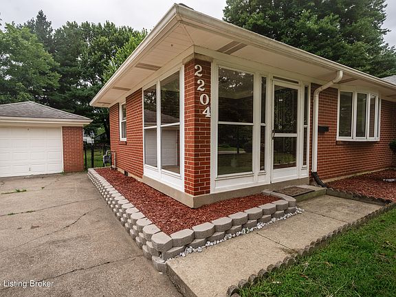 2nd image of 2204 Garrs Ln