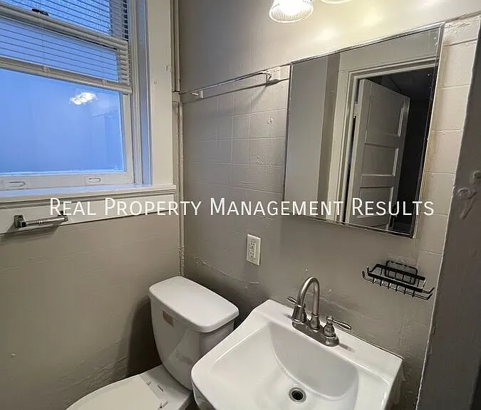 307 SE 2nd St #B — Photo 7