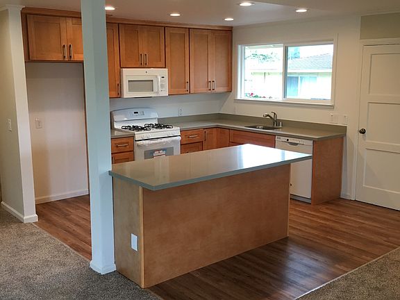 2nd image of 10 El Campo Dr