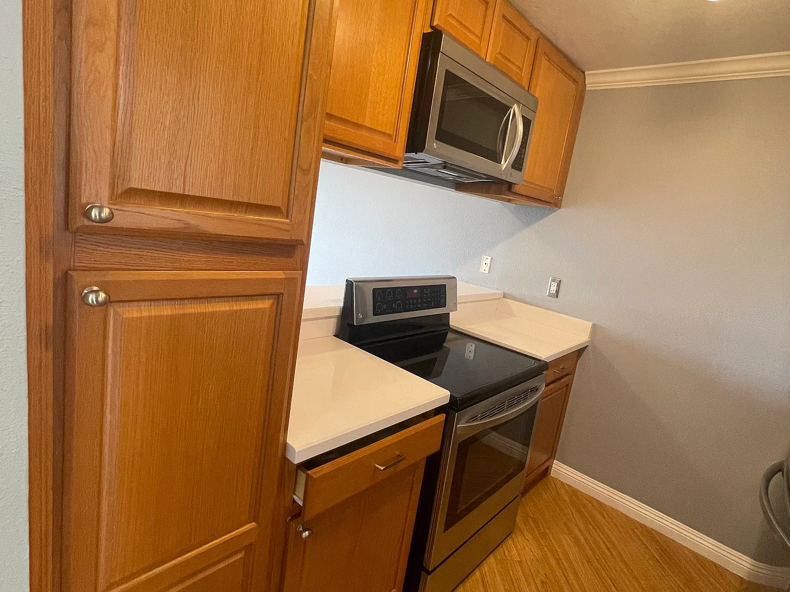 2 bed, 760 sqft, $3,050 — Photo 2