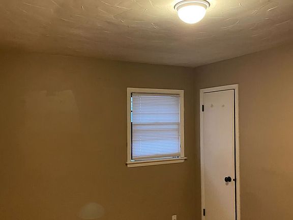 3rd image of 10442 W Caldwell Ave