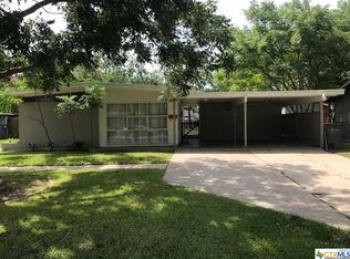 709 Fern Ln, Victoria, TX 77904