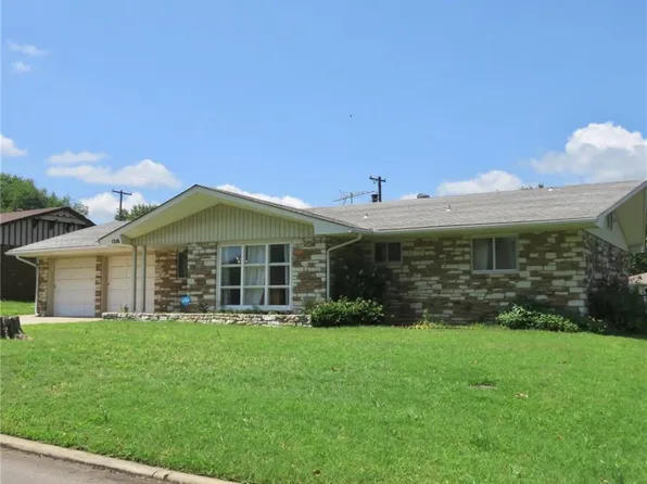 1216 Charles Dr, Shawnee, OK 74804