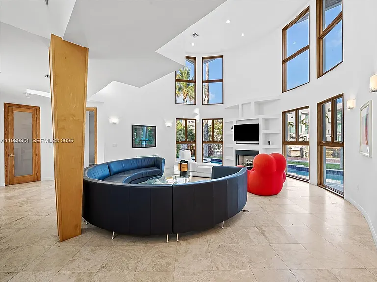 450 Victoria Ter — Photo 34