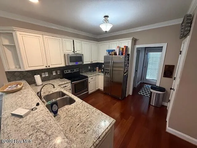 817 Mayo Ln — Photo 5