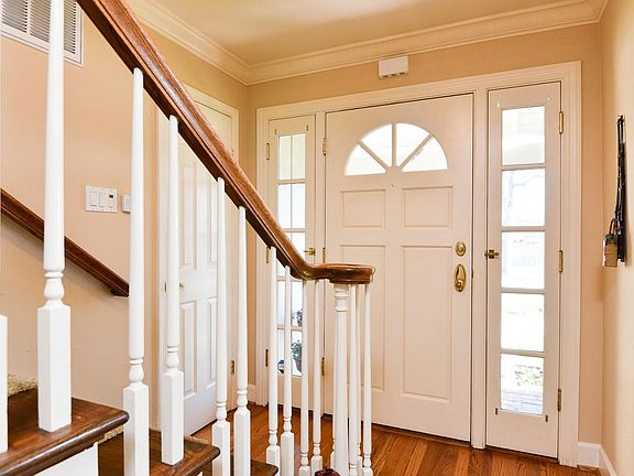 3rd image of 2745 Dumbarton Ave