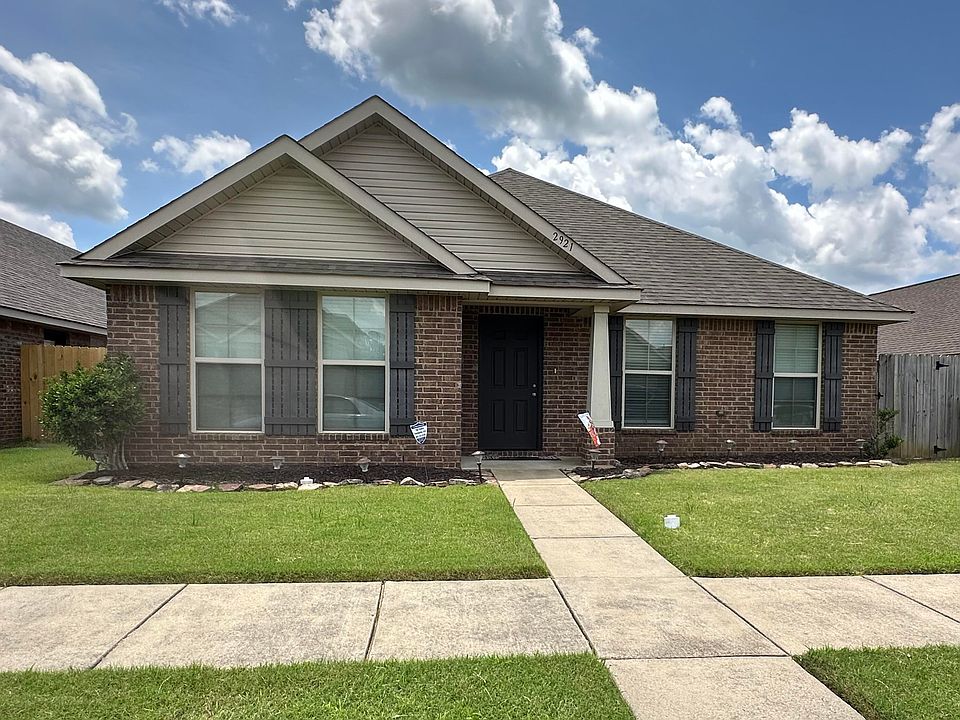 1st image of 2921 N Hartland Dr