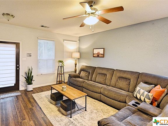 4th image of 325 Creekview Way