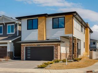 44 W Grove Line SW, Calgary, AB T3H6E3